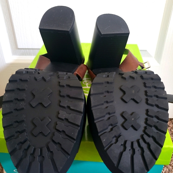 Chunky Sandals - Picture 4 of 4
